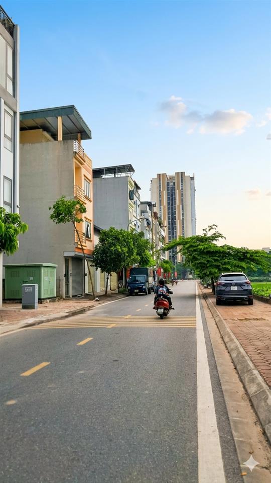 BÁN ĐẤT VIỆT HƯNG 75M2- MT 8M- VỈA HÈ, Ô TÔ TRÁNH, VIEW THOÁNG - 17.X TỶ