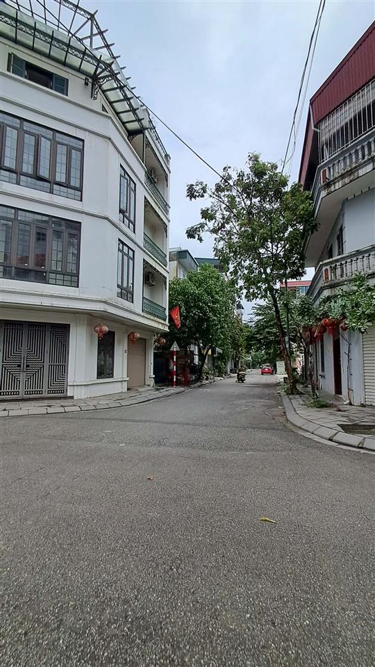 BÁN ĐẤT VIỆT HƯNG 52M2- MT 4M- VỈA HÈ, Ô TÔ TRÁNH ĐỖ- GẦN CÔNG VIÊN HỒ- HƠN 10 TỶ