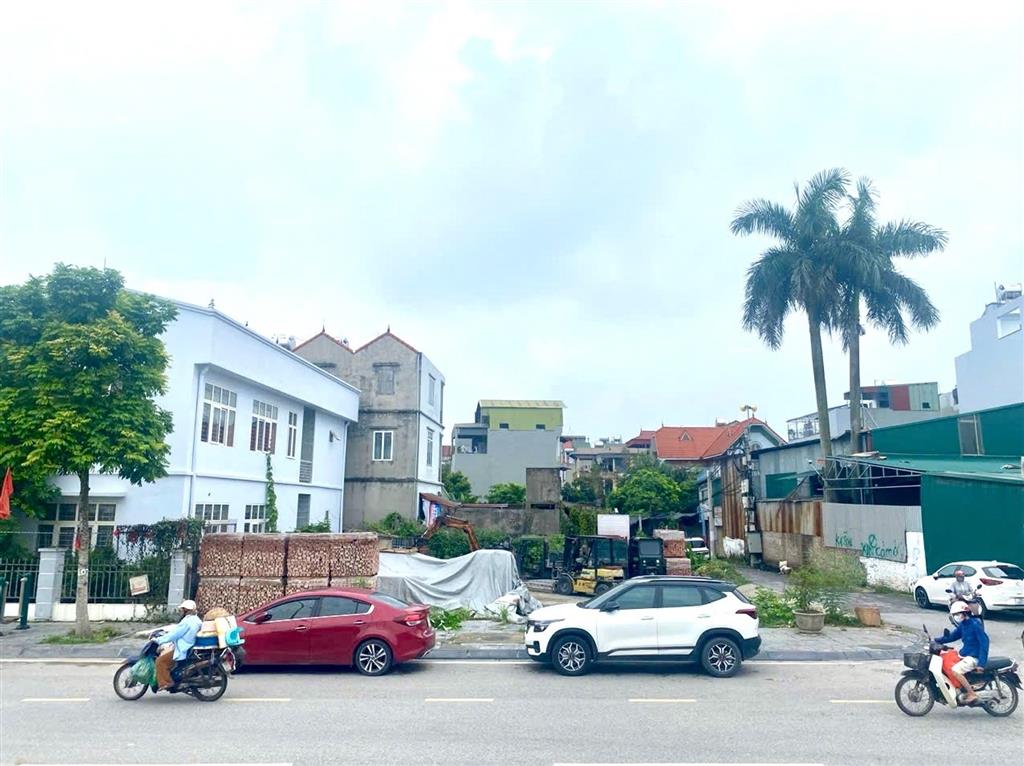 BÁN ĐẤT PHÚC LỢI 135M2- LÔ GÓC 2 MẶT ĐƯỜNG VỈA HÈ ĐÁ BÓNG- 27.x Tỷ