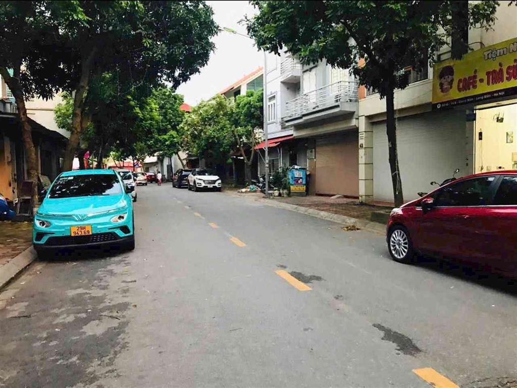 BÁN ĐẤT PHÚC LỢI 135M2- LÔ GÓC 2 MẶT ĐƯỜNG VỈA HÈ ĐÁ BÓNG- 27.x Tỷ