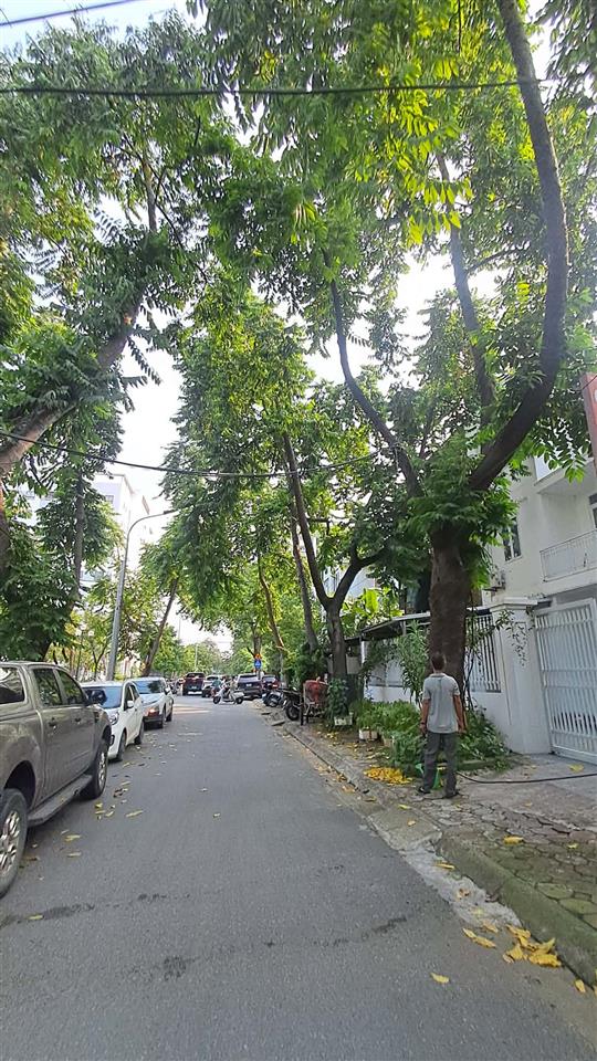 BÁN ĐẤT SÀI ĐỒNG 175M2- MT 8.5m- VỈA HÈ, Ô TÔ TRÁNH, CẠNH VINHOMES- 35 Tỷ