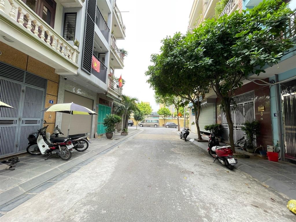 BÁN NHÀ VIỆT HƯNG 45M2- 5 Tầng- VỈA HÈ, Ô TÔ TRÁNH ĐỖ- HƠN 10 Tỷ