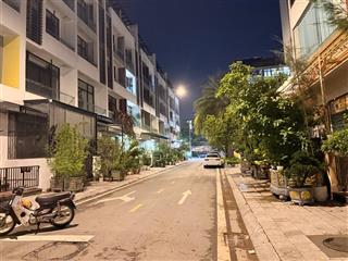 BÁN NHÀ VIỆT HƯNG 150M2- 5 Tầng MẶT PHỐ, VỈA HÈ RỘNG- 3 THOÁNG- 3x Tỷ