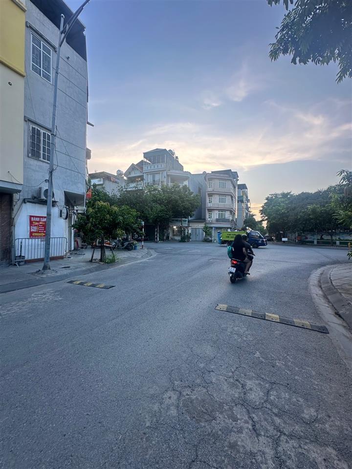BÁN ĐẤT VIỆT HƯNG 55M2- MT 5m-  VỈA HÈ, Ô TÔ TRÁNH ĐỖ, KINH DOANH- 17.8 Tỷ