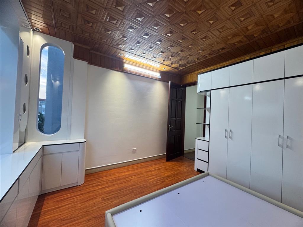 BÁN NHÀ VIỆT HƯNG 40M2- 4 TẦNG- VỈA HÈ, Ô TÔ TRÁNH ĐỖ- 12.X TỶ