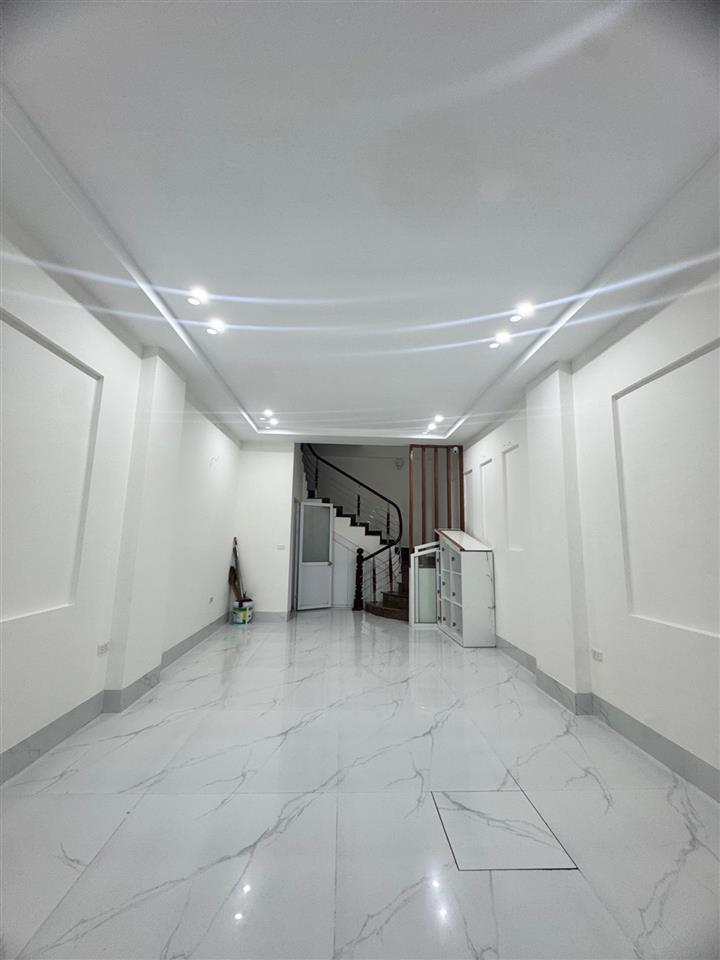 BÁN NHÀ VIỆT HƯNG 40M2- 4 TẦNG- VỈA HÈ, Ô TÔ TRÁNH ĐỖ- 12.X TỶ