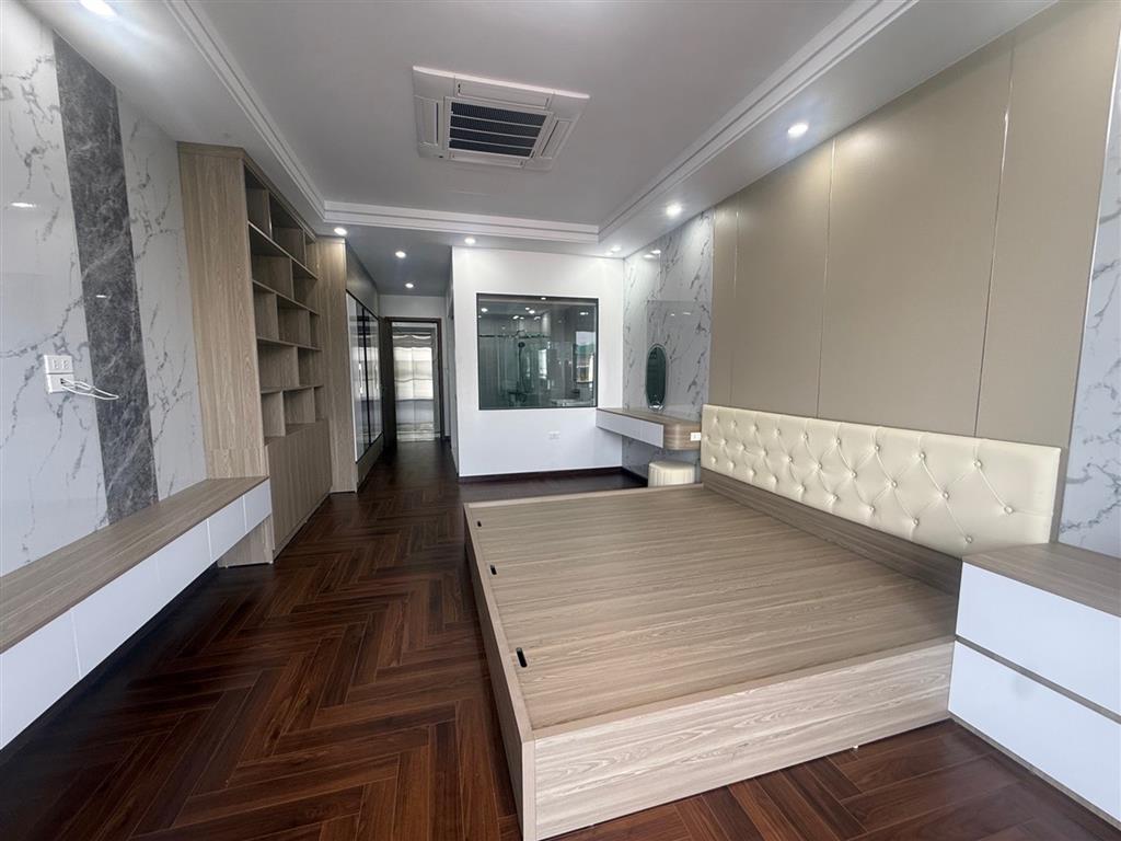 BÁN NHÀ CỔ LINH 60M2, 7 TẦNG THANG MÁY, GARA Ô TÔ, NGÕ THÔNG 16.x Tỷ