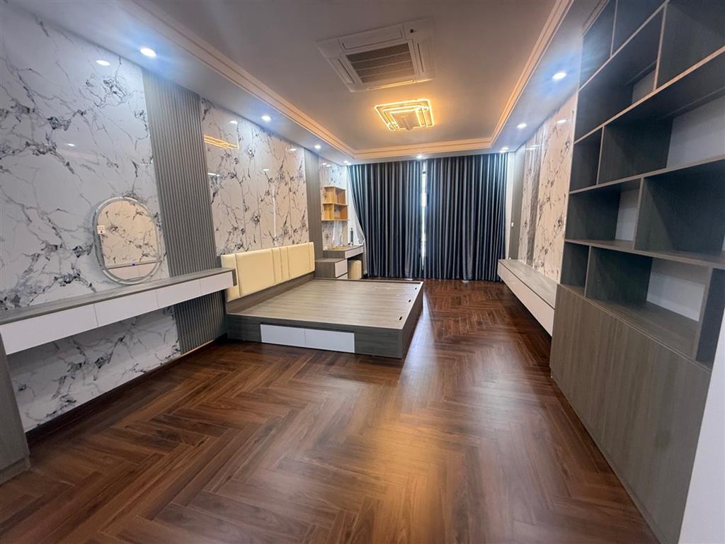 BÁN NHÀ CỔ LINH 60M2, 7 TẦNG THANG MÁY, GARA Ô TÔ, NGÕ THÔNG 16.x Tỷ