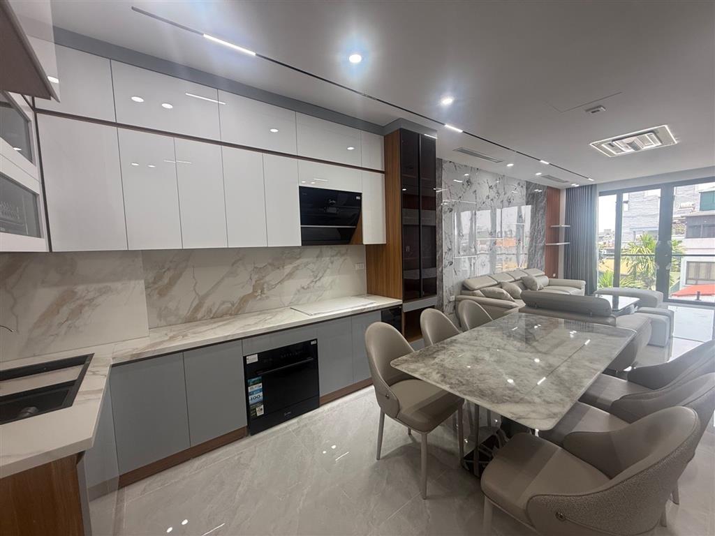 BÁN NHÀ CỔ LINH 60M2, 7 TẦNG THANG MÁY, GARA Ô TÔ, NGÕ THÔNG 16.x Tỷ