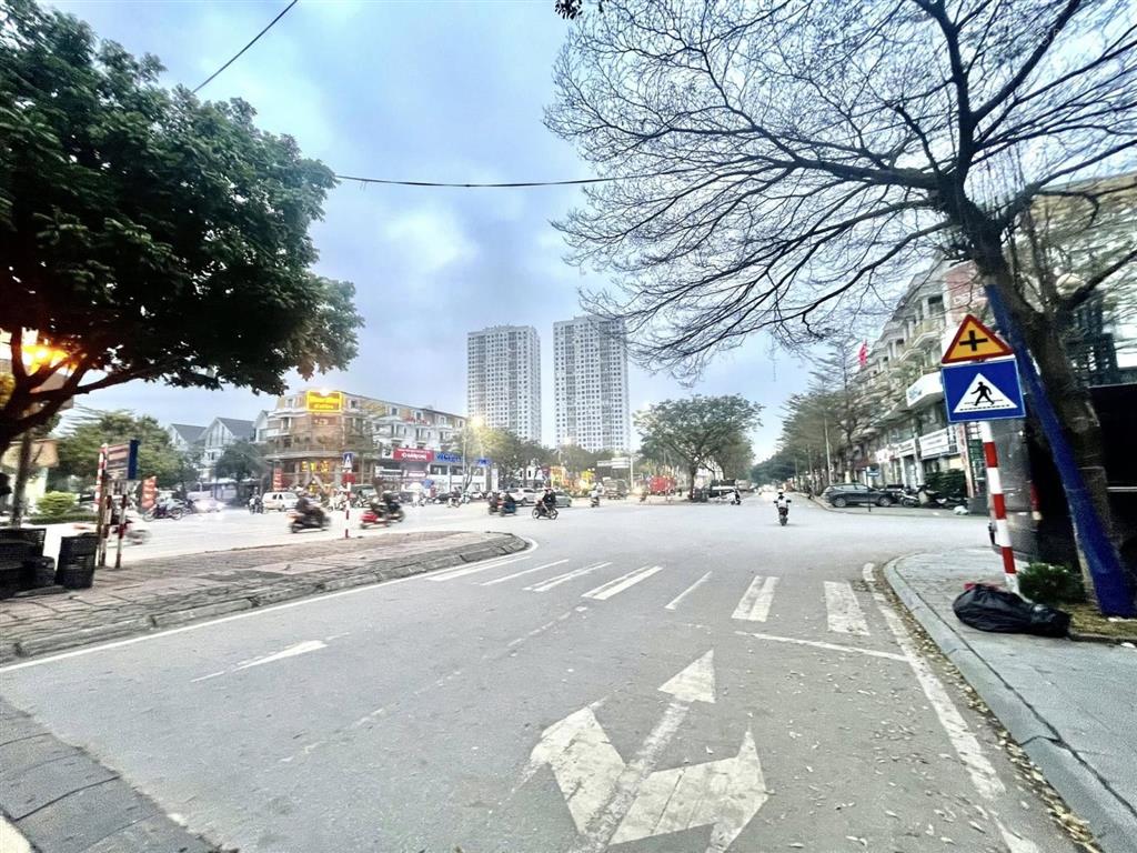 Bán nhà mặt phố lê trọng tấn, 48,4 tỷ, 140 m2, 5pn, 5wc, 6 tầng, thông sàn, vỉa hè 2 bên,kinh doanh