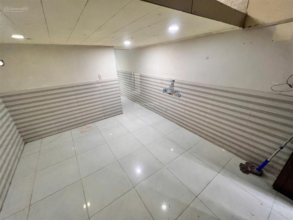 Cho thuê nhà cách phố đi bộ nguyễn huệ khoảng 500m