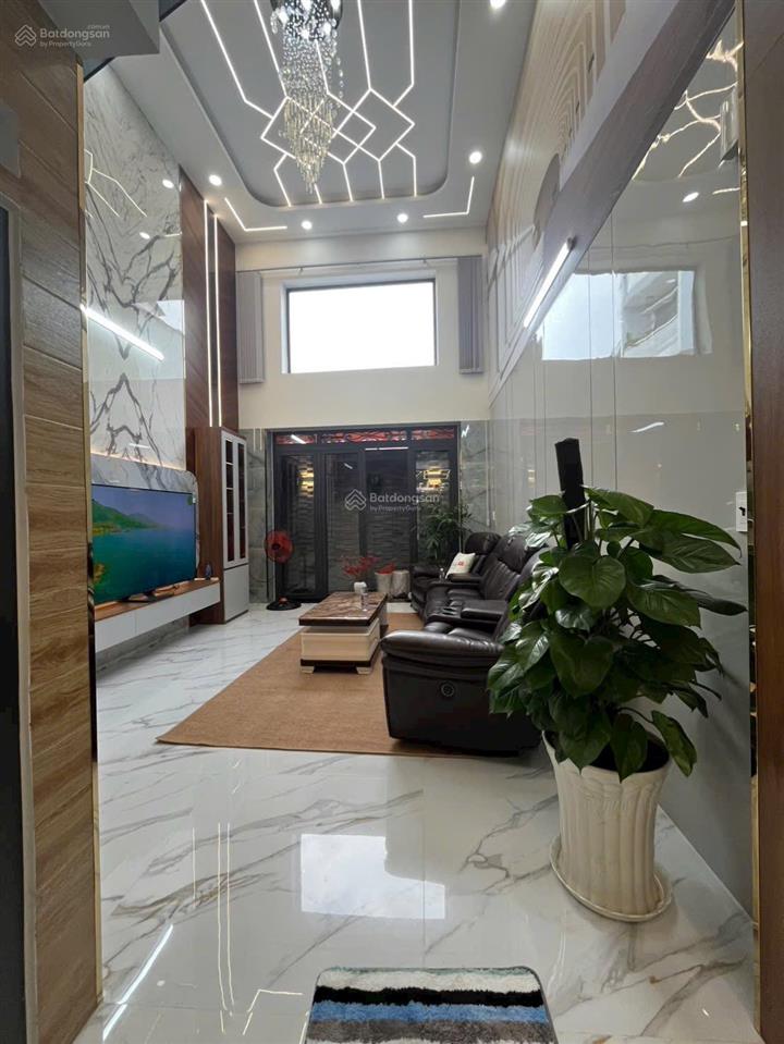 Bán nhà hẻm nhựa 8m có lề phan anh, 4x17m, đúc 5 tầng, thang máy 450kg, giá 10.6 tỷ tl.