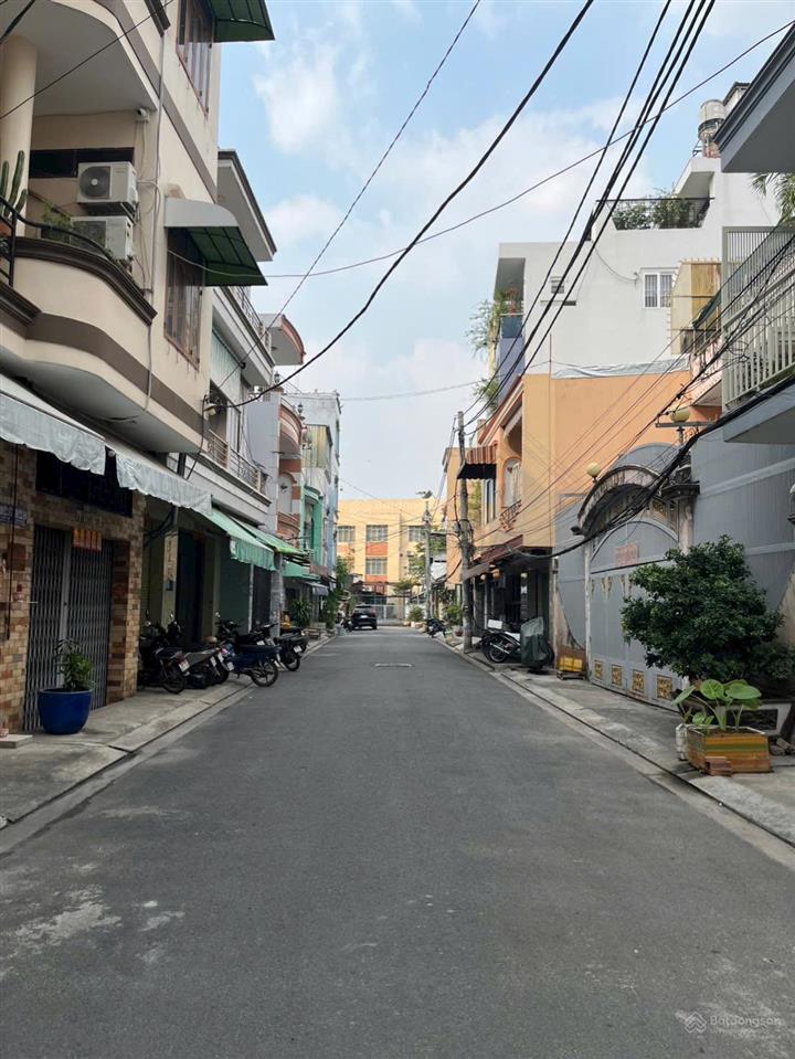 Bán nhà hẻm nhựa 8m có lề phan anh, 4x17m, đúc 5 tầng, thang máy 450kg, giá 10.6 tỷ tl.