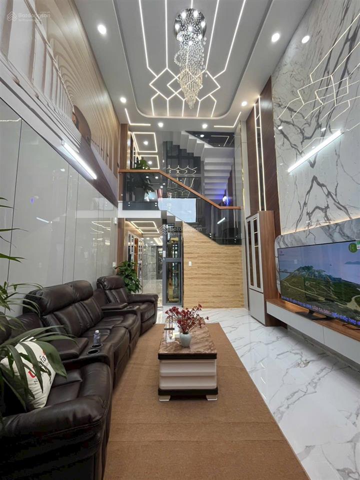 Bán nhà hẻm nhựa 8m có lề phan anh, 4x17m, đúc 5 tầng, thang máy 450kg, giá 10.6 tỷ tl.