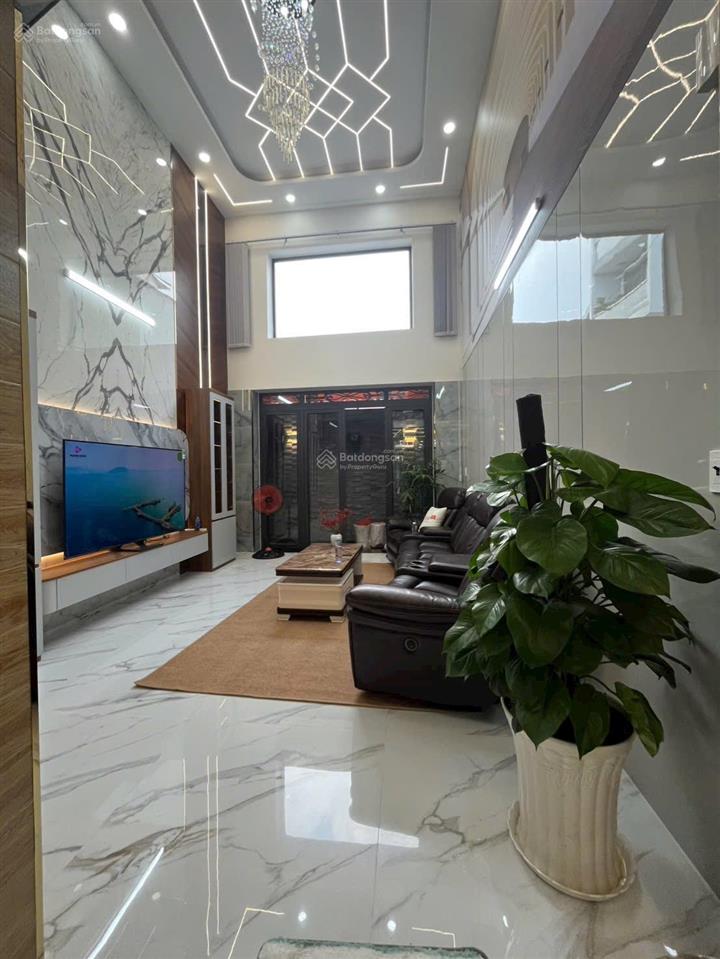 Bán nhà hẻm nhựa 8m có lề phan anh, 4x17m, đúc 5 tầng, thang máy 450kg, giá 10.6 tỷ tl.