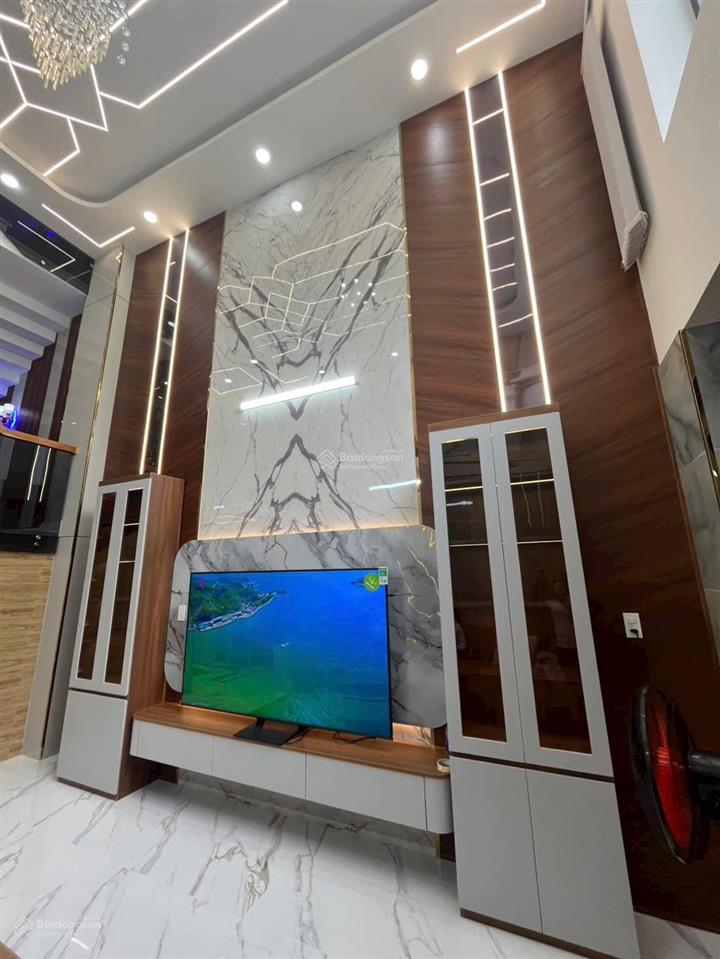 Bán nhà hẻm nhựa 8m có lề phan anh, 4x17m, đúc 5 tầng, thang máy 450kg, giá 10.6 tỷ tl.