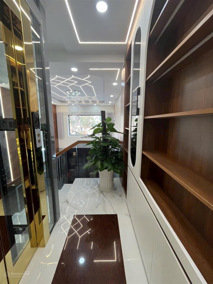 Bán nhà hẻm nhựa 8m có lề phan anh, 4x17m, đúc 5 tầng, thang máy 450kg, giá 10.6 tỷ tl.