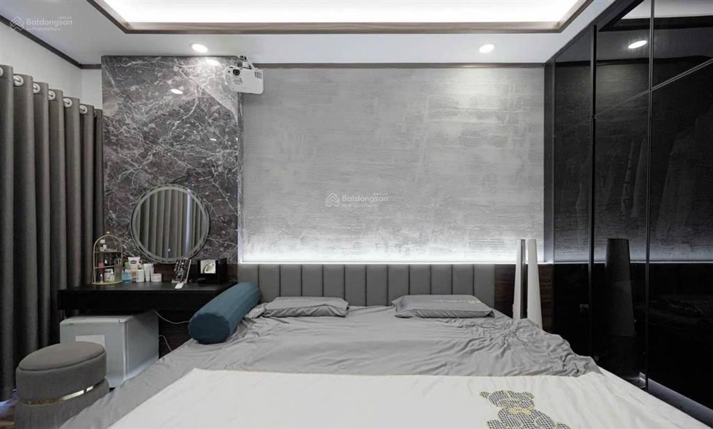 Bán nhà phân lô phố tân mai 42m2 6 tầng mt 4.1m  view hồ gara ô tô  giá 10.2 tỷ