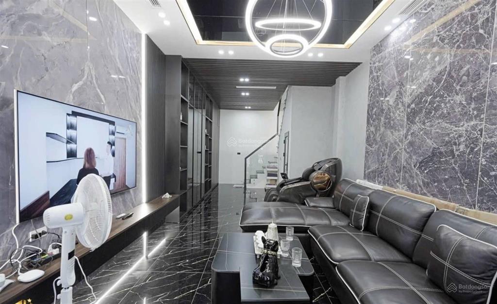 Bán nhà phân lô phố tân mai 42m2 6 tầng mt 4.1m  view hồ gara ô tô  giá 10.2 tỷ