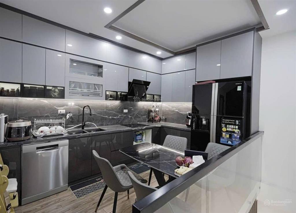 Bán nhà phân lô phố tân mai 42m2 6 tầng mt 4.1m  view hồ gara ô tô  giá 10.2 tỷ