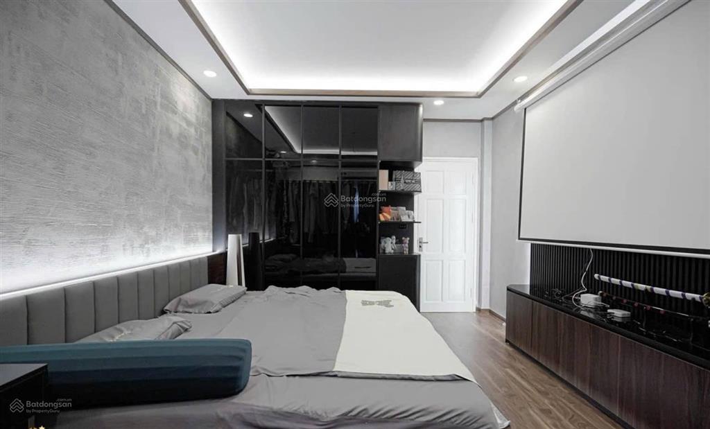 Bán nhà phân lô phố tân mai 42m2 6 tầng mt 4.1m  view hồ gara ô tô  giá 10.2 tỷ