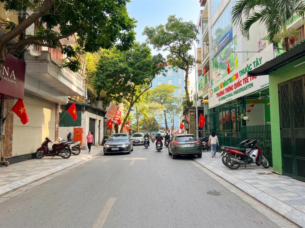 Bán nhà phố hoàng văn thái, phân lô quân đội, ô tô vào nhà, 106m2 mt 6m chỉ 27 tỷ