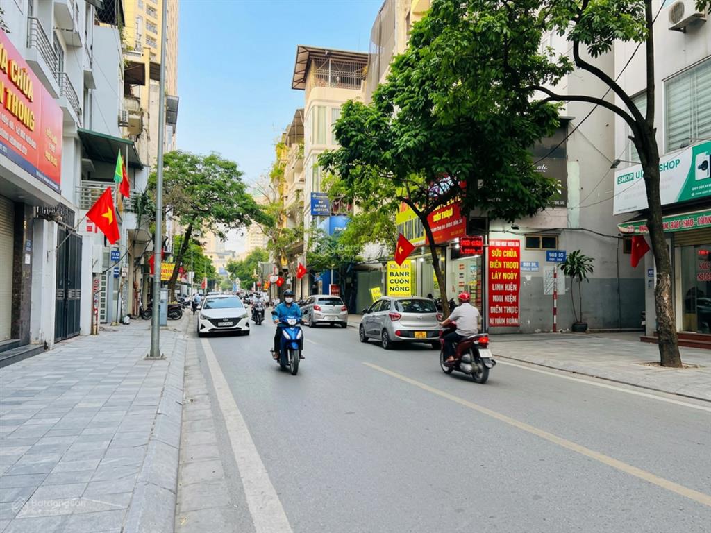 Cần bán gấp nhà mặt phố hoàng văn thái, lô góc dt 62m, vỉa hè ôtô tránh, chỉ 20,5 tỷ.
