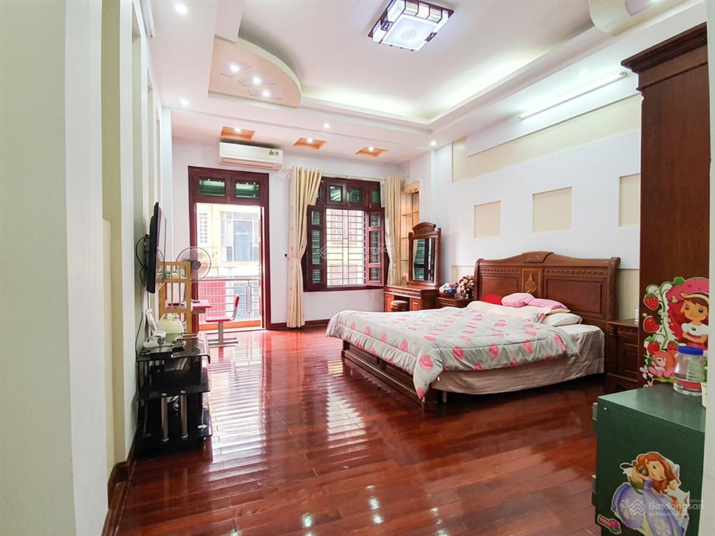 Cần bán gấp nhà mặt phố hoàng văn thái, lô góc dt 62m, vỉa hè ôtô tránh, chỉ 20,5 tỷ.