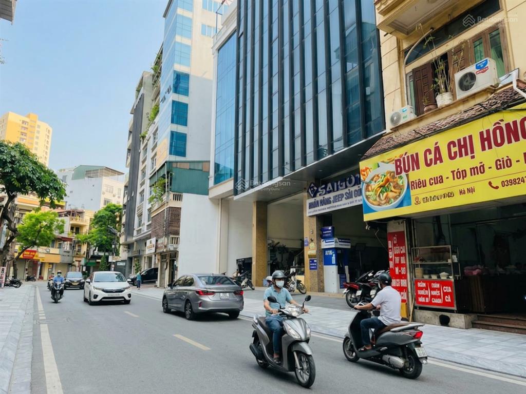Cần bán gấp nhà mặt phố hoàng văn thái, lô góc dt 62m, vỉa hè ôtô tránh, chỉ 20,5 tỷ.