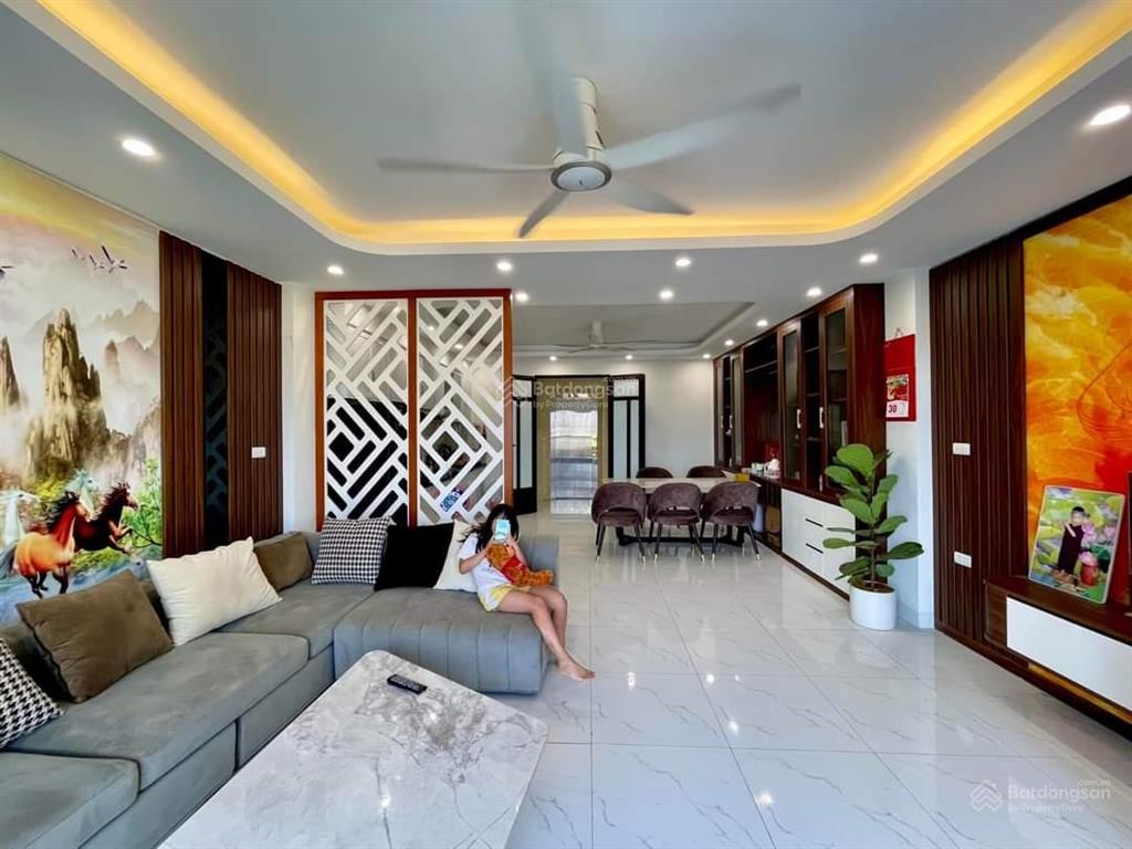 Bán gấp nhà mặt phố hoàng văn thái  7 tầng thang máy  61m  mt 5m  chỉ 20 tỷ