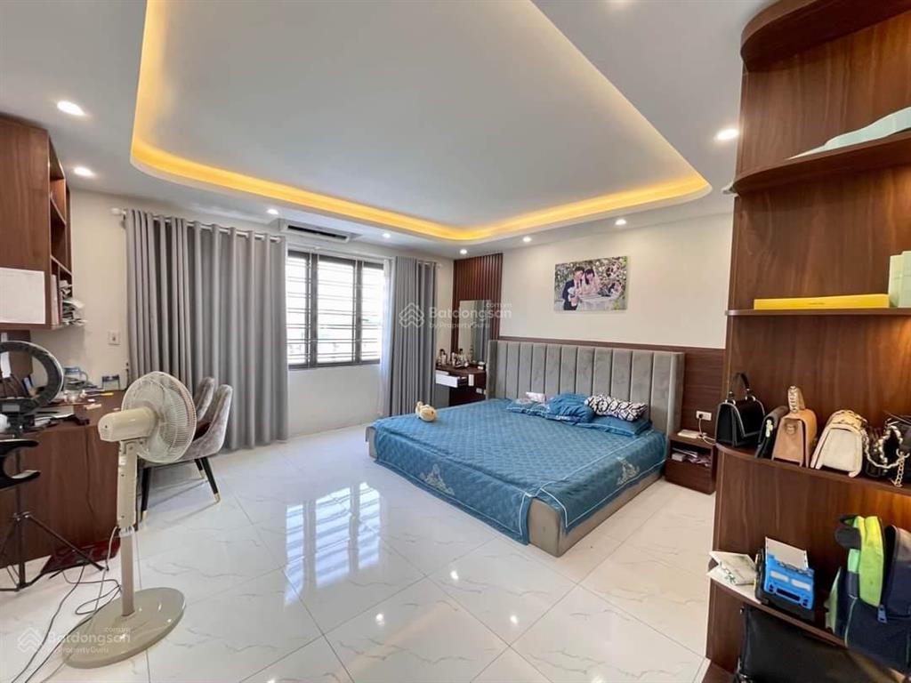 Bán gấp nhà mặt phố hoàng văn thái  7 tầng thang máy  61m  mt 5m  chỉ 20 tỷ