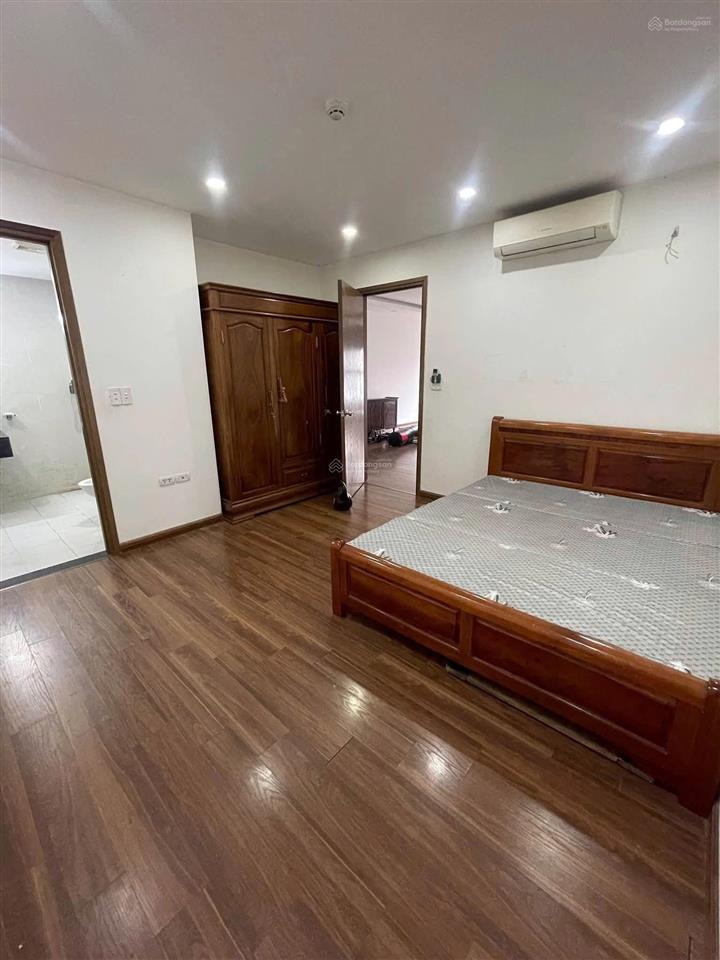 Cho thuê căn hộ chung cư ct1x2 đại kim
diện tích 95m2, 3 ngủ 2 vs, full nội thất, thiết bị