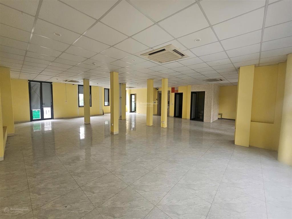 Cho thuê nhà 4 tầng thang máy mặt phố đặng xuân bảng, vỉa hè rộng rãi, thoáng trước sau