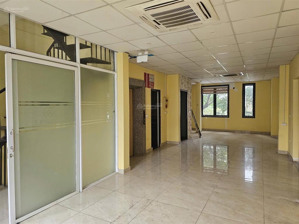 Cho thuê nhà 4 tầng thang máy mặt phố đặng xuân bảng, vỉa hè rộng rãi, thoáng trước sau
