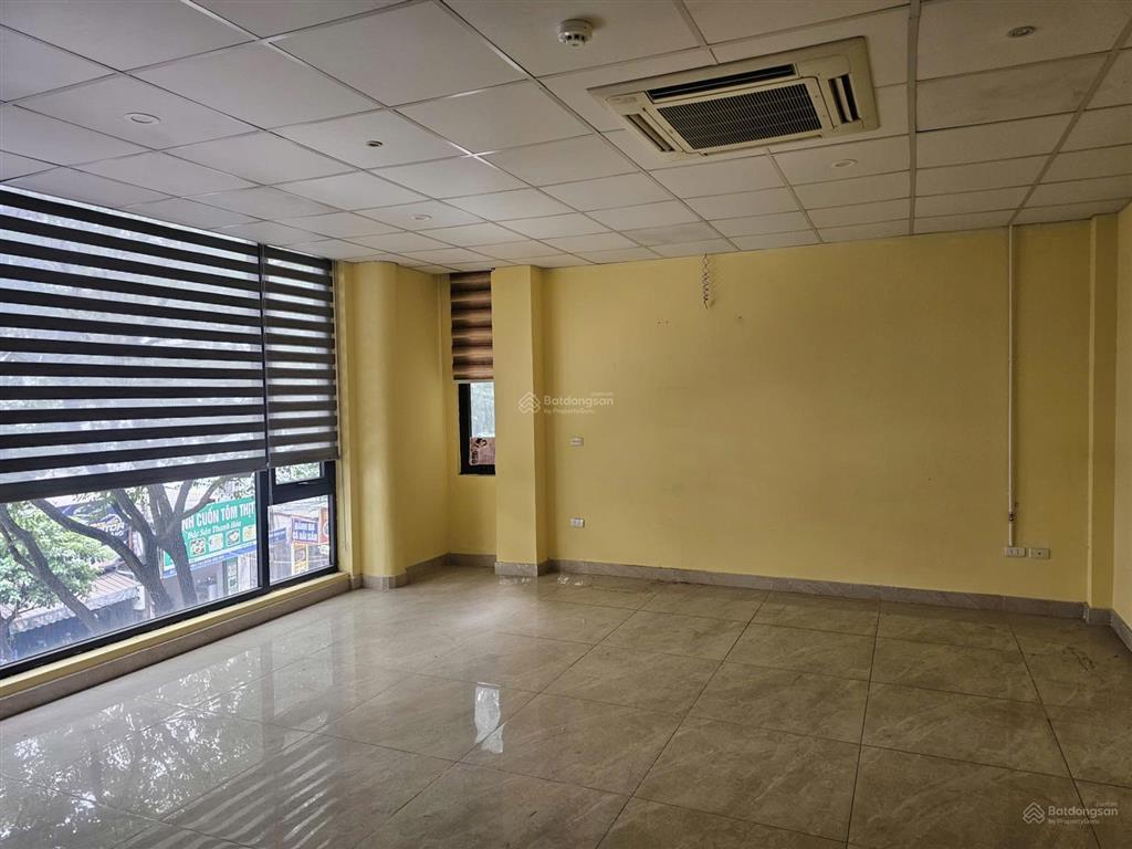 Cho thuê nhà 4 tầng thang máy mặt phố đặng xuân bảng, vỉa hè rộng rãi, thoáng trước sau