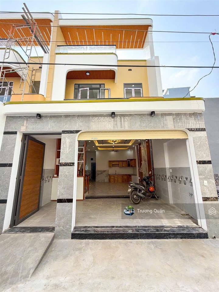 Bán nhà phố 1 trệt 1 lầu p. bửu hoà  gần ngã tư chợ đồn  cách đường nguyễn tri phương chỉ 70m