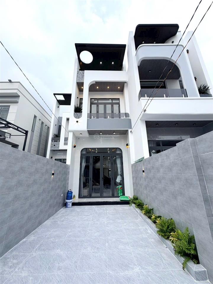 Bán nhà phố hiện đại p. tân phong sân đậu 2 ô tô giá chỉ 4,15 tỷ  ngay trường thcs tân phong