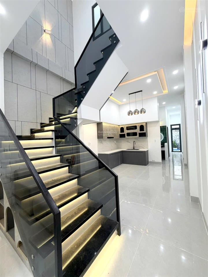 Bán nhà phố hiện đại p. tân phong sân đậu 2 ô tô giá chỉ 4,15 tỷ  ngay trường thcs tân phong