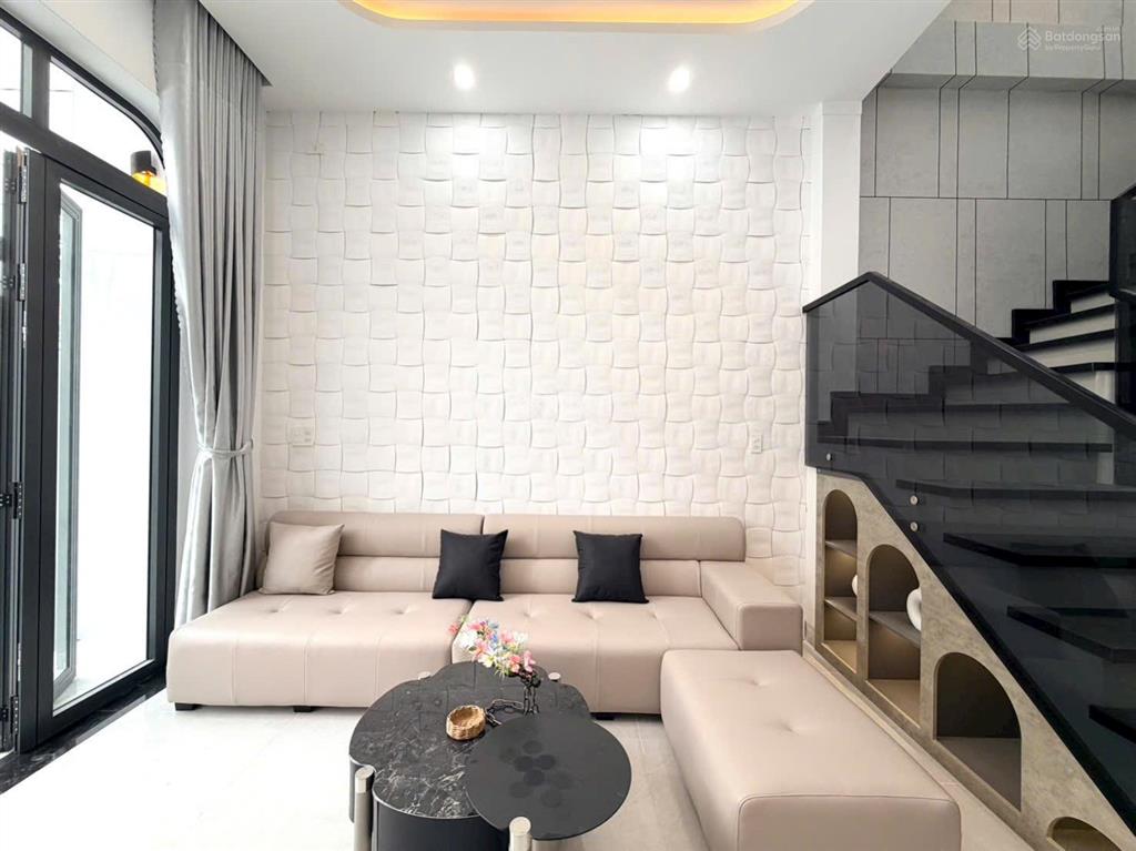 Bán nhà phố hiện đại p. tân phong sân đậu 2 ô tô giá chỉ 4,15 tỷ  ngay trường thcs tân phong