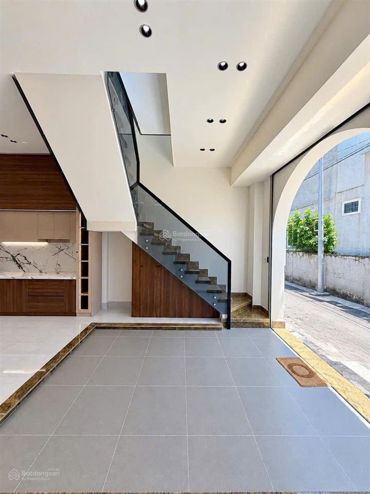 Bán nhà phố hiện đại  gần siêu thị coopmart  cách đường phạm văn thuận vào 50m