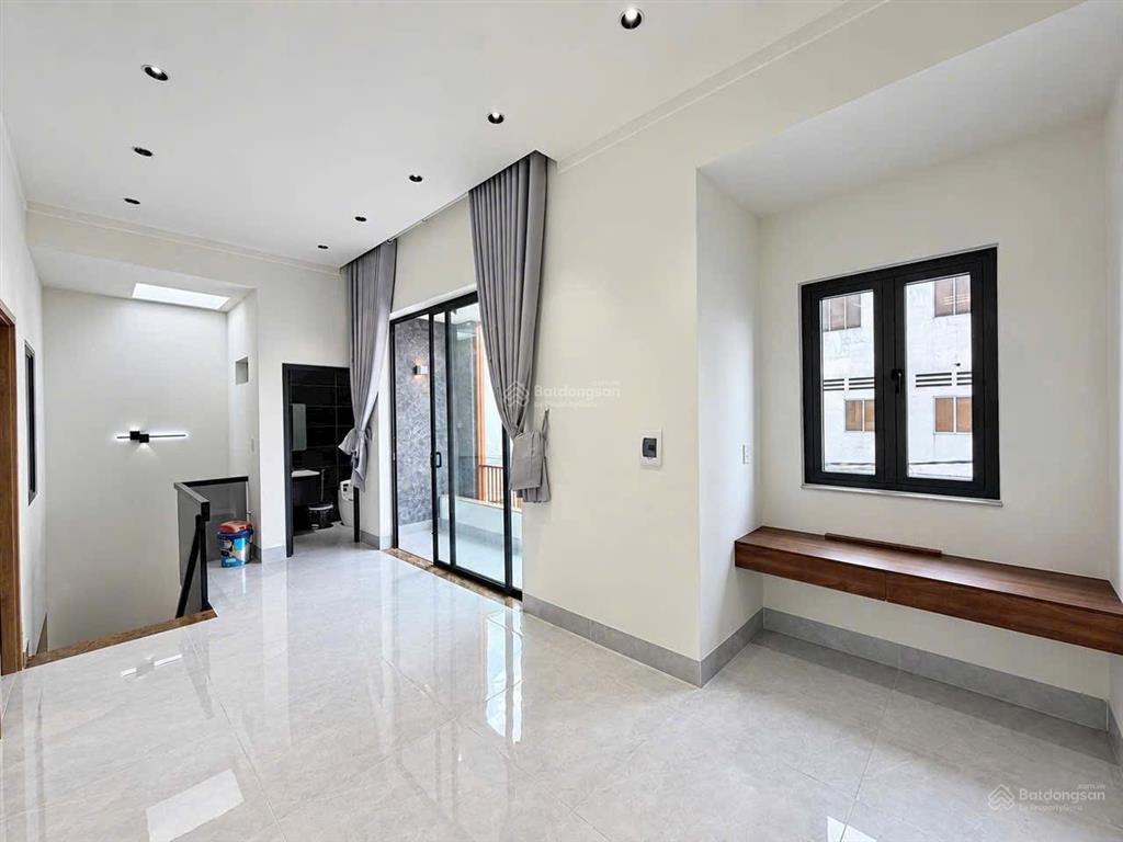 Bán nhà phố hiện đại  gần siêu thị coopmart  cách đường phạm văn thuận vào 50m
