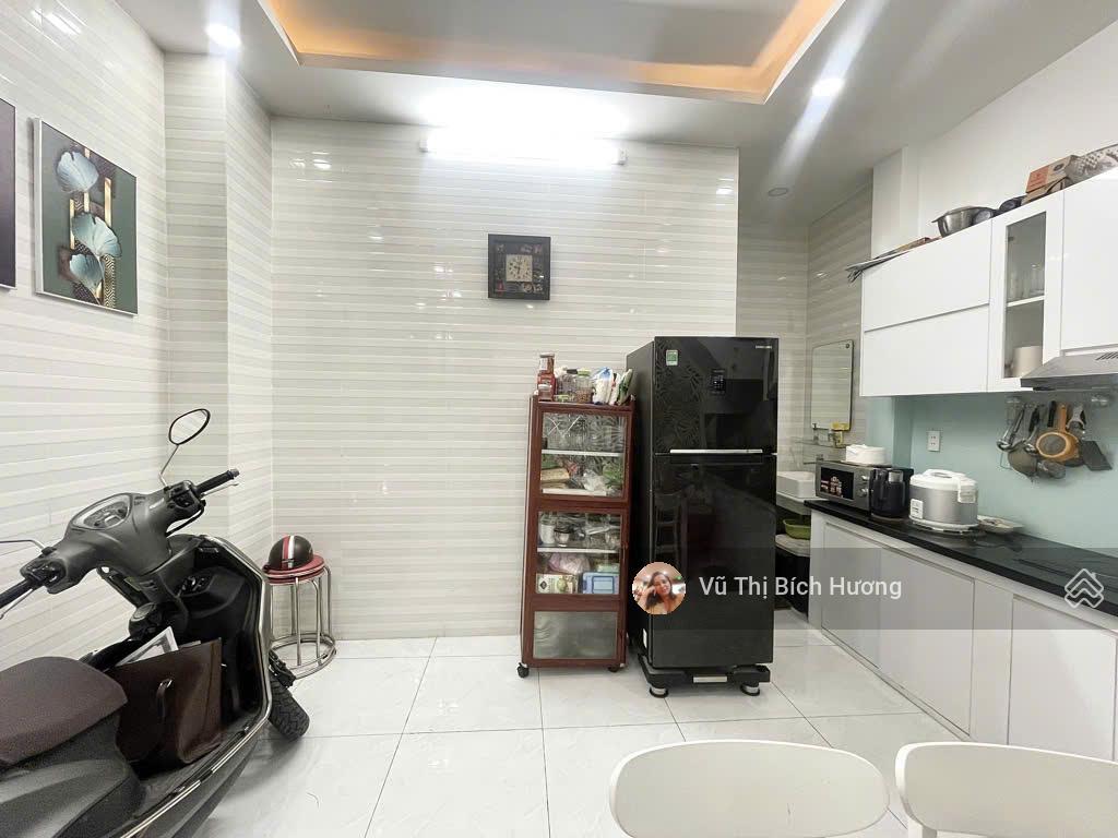 Hẻm 1014 cmt8  đối diện cư xá tự do, gần cv lê thị riêng