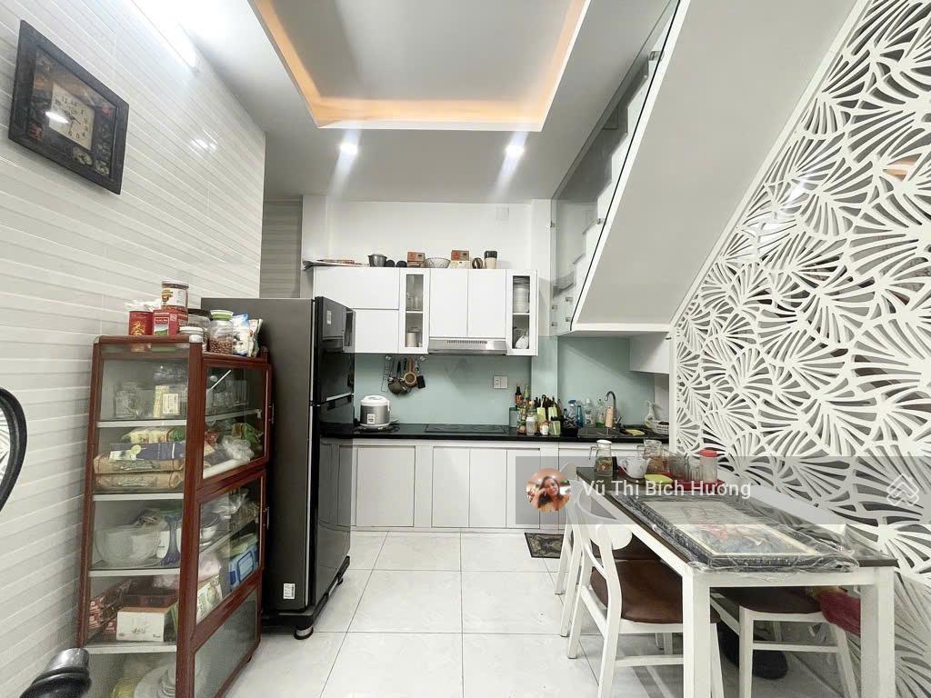 Hẻm 1014 cmt8  đối diện cư xá tự do, gần cv lê thị riêng