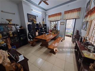 Ngay ngã tư bảy hiền  lý thường kiệt, sát chợ vải tân bình