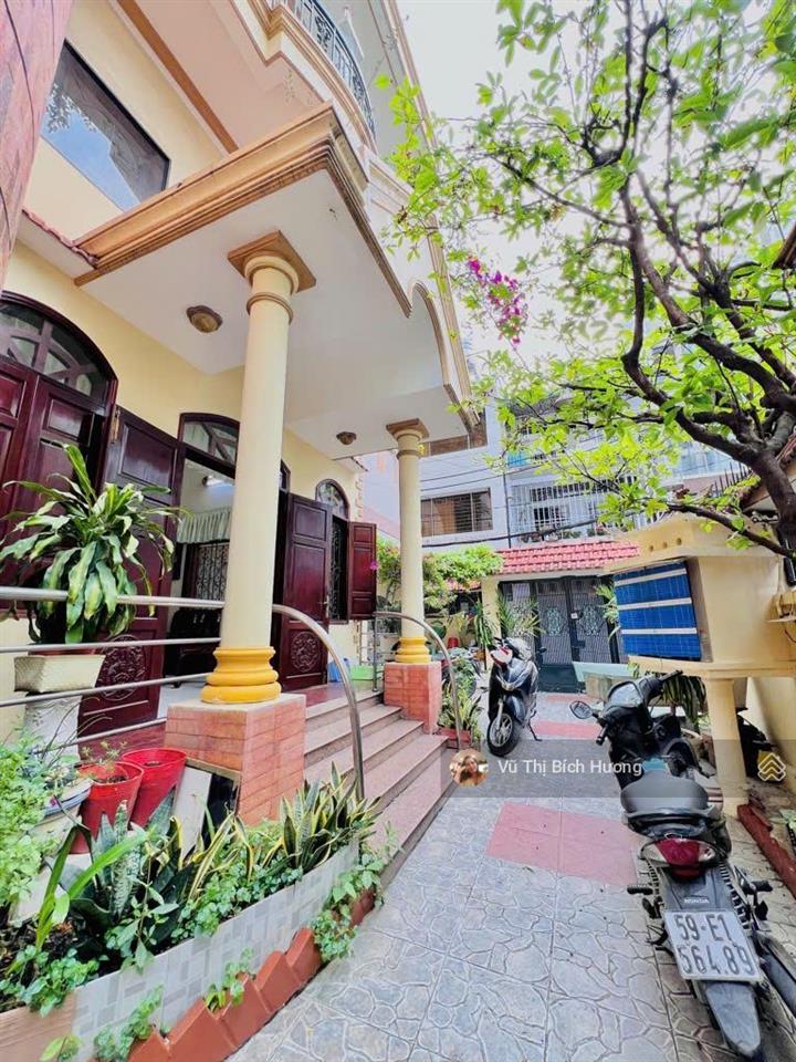 Siêu phẩm biệt thự vip trung tâm phú nhuận  cách mặt tiền phan xích long  không gian sang trọng