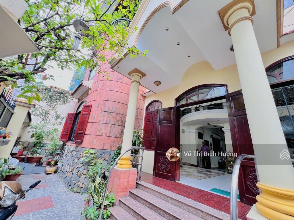 Siêu phẩm biệt thự vip trung tâm phú nhuận  cách mặt tiền phan xích long  không gian sang trọng