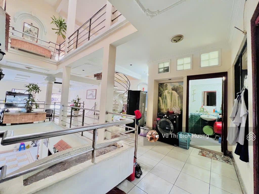 Siêu phẩm biệt thự vip trung tâm phú nhuận  cách mặt tiền phan xích long  không gian sang trọng