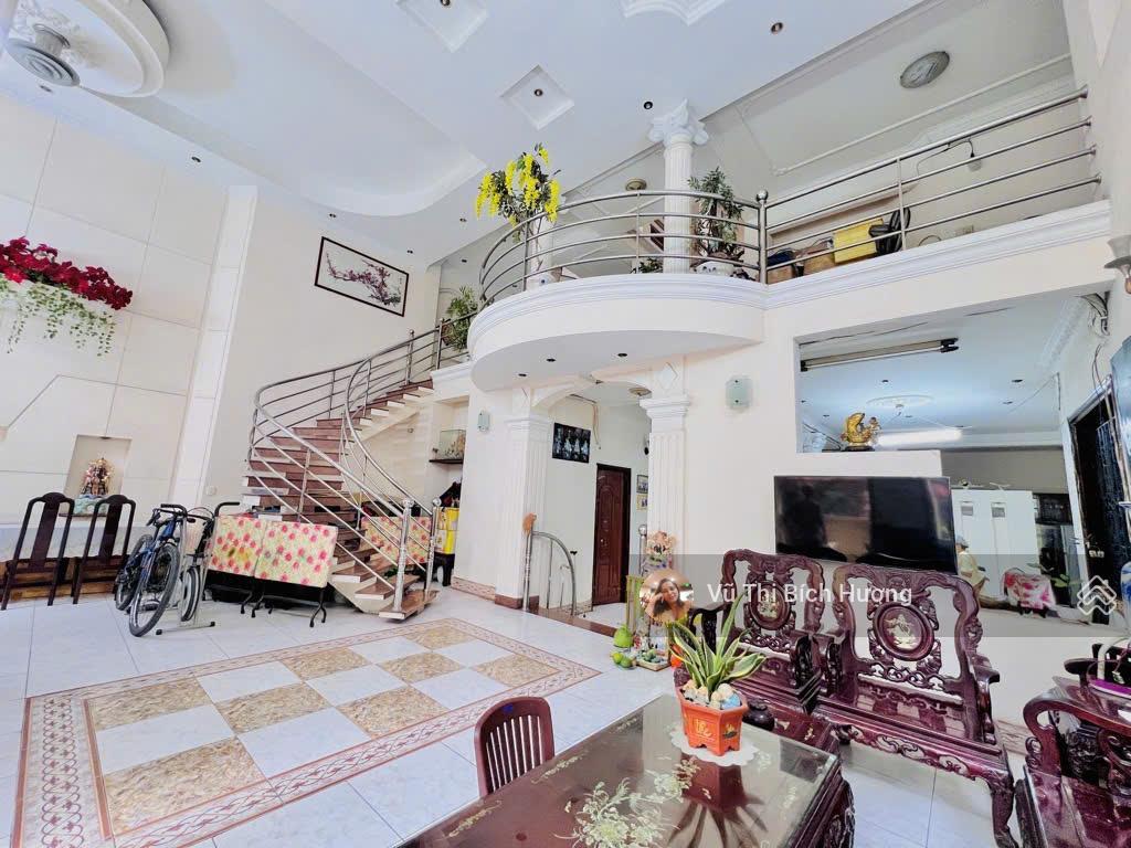 Siêu phẩm biệt thự vip trung tâm phú nhuận  cách mặt tiền phan xích long  không gian sang trọng