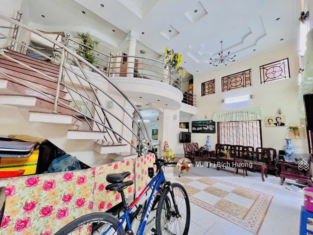 Siêu phẩm biệt thự vip trung tâm phú nhuận  cách mặt tiền phan xích long  không gian sang trọng