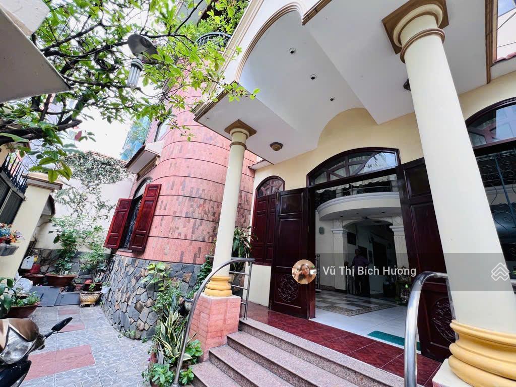 Siêu phẩm biệt thự vip trung tâm phú nhuận  cách mặt tiền phan xích long  không gian sang trọng